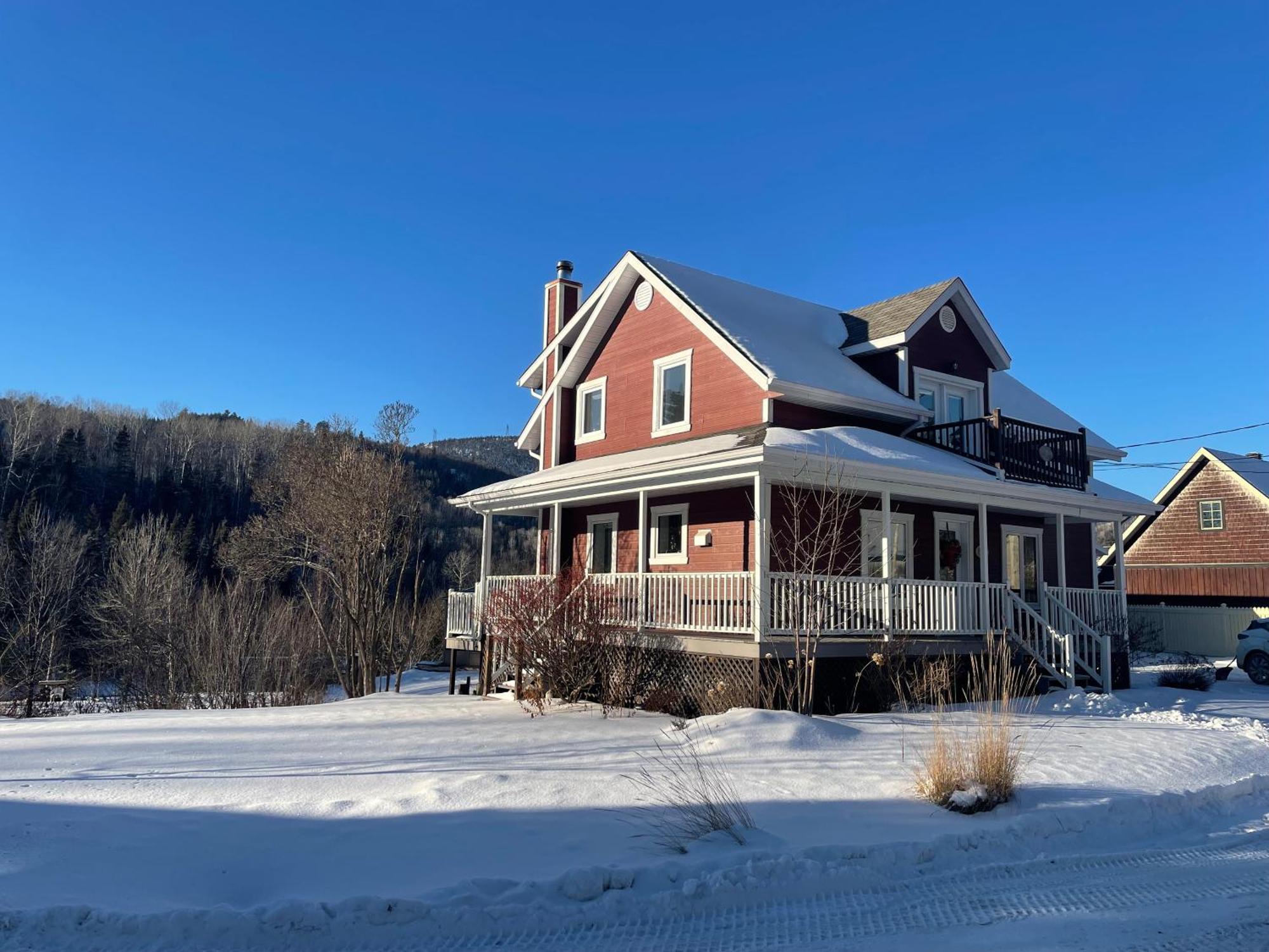 Belle Maison Avec Vue Sur La Riviere L'Anse-Saint-Jean Exterior photo